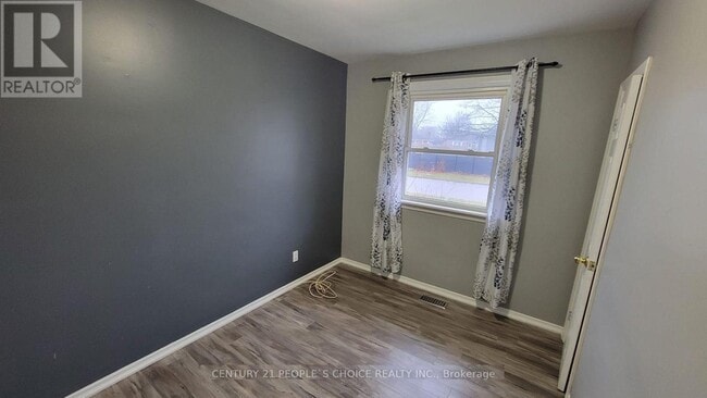 Photo - 245 Foxbar Rd