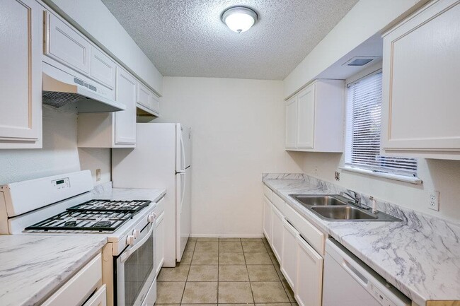 Photo - 10310 Little Pebble Dr