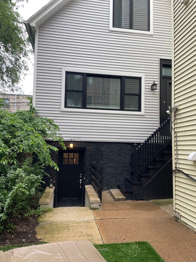 Photo - 1037 W Wellington Ave House