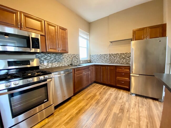 Building Photo - 1305 Allegheny Ave Unit 4