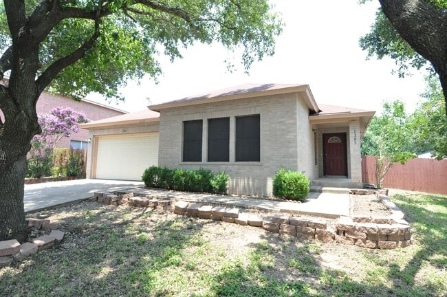 Available NOW! 4 bedrooms, one story, Grea... - Available NOW! 4 bedrooms, one story, Grea... Casa
