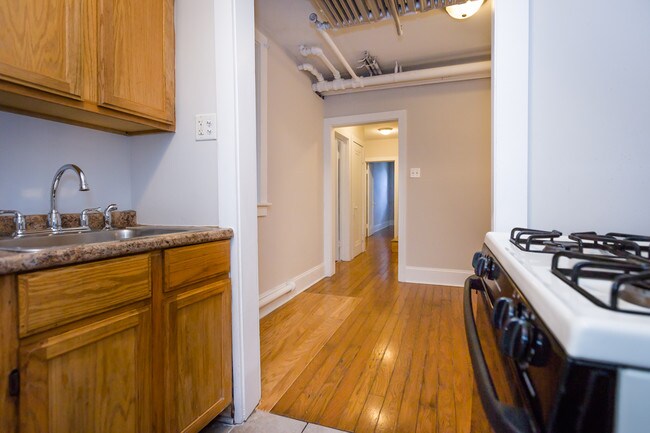 Photo - 2200-04 N. Avers Ave.