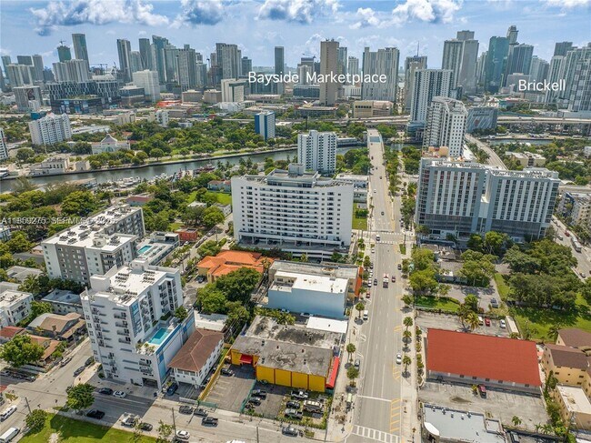 Building Photo - 36 NW 6th Ave Unit 901