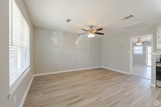 1BR, 1BA - 550 SF - Dining Room