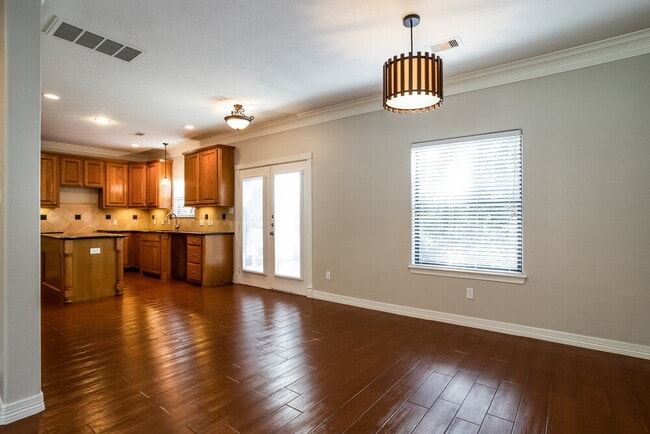 Photo - 612 Spruce Dr