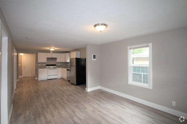 Building Photo - Classy 3BD/2BA House - Spacious Bedrooms, ...