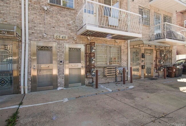 Building Photo - 65-45 110th St Unit 2nd Floor