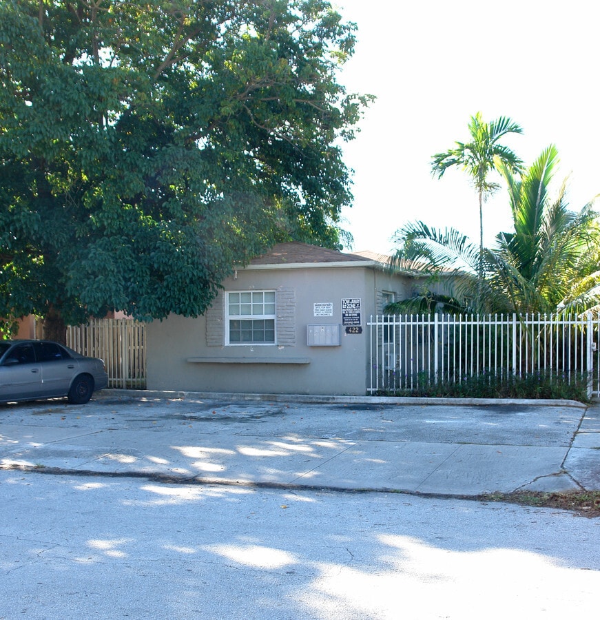 Photo - 420-422 NE 73rd St