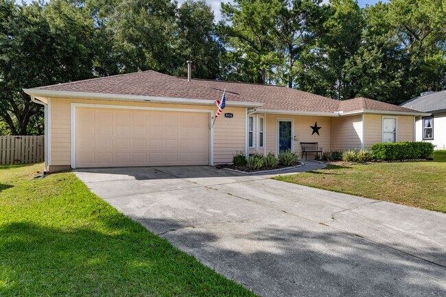 Photo - Experience a breezy lifestyle in the convenient Eagle Point subdivision!