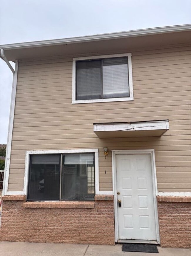 Building Photo - 862 Iowa Ave Unit 1