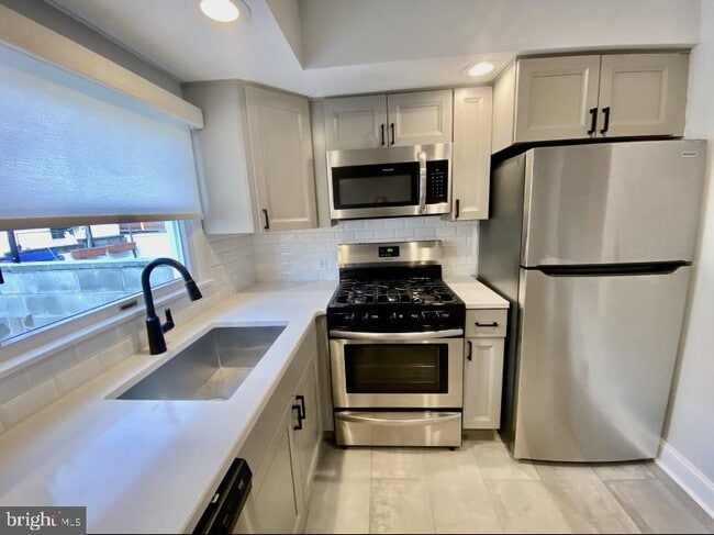 Photo - 209 Daly St
