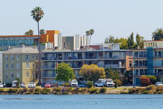 Lakeshore Gardens