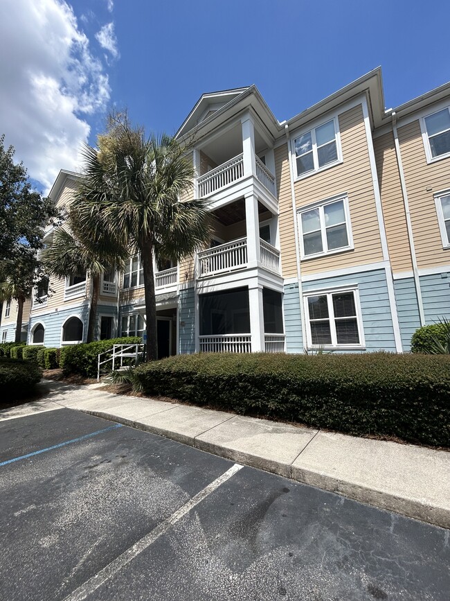 Outside view of condo. Stairs or handicapped ramp - 400 Bucksley Ln Unidad Daniel Island Condo