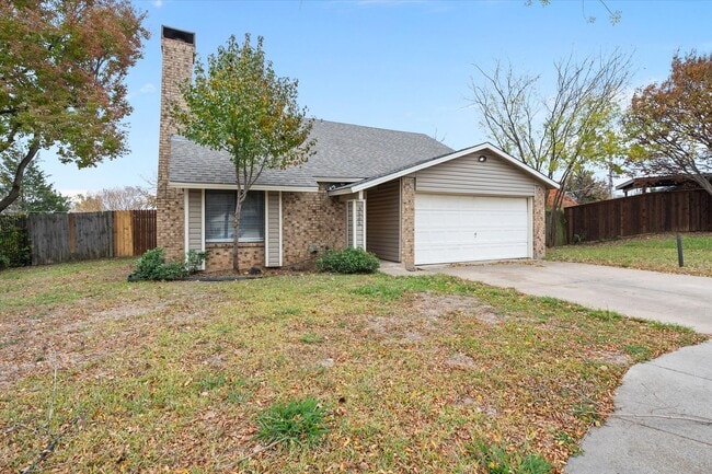 Photo - Lake Arlington area 4 bedroom with large yard