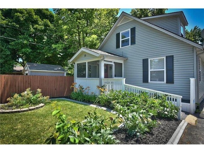 Building Photo - Beautiful Waldo Property - First Floor Living