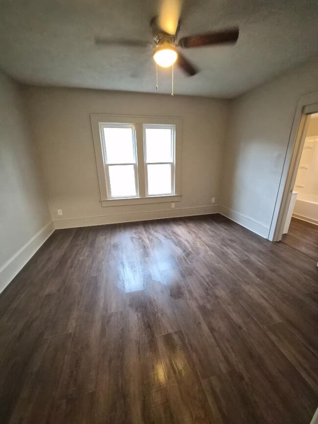 Photo - 323 Bedford Ave NW