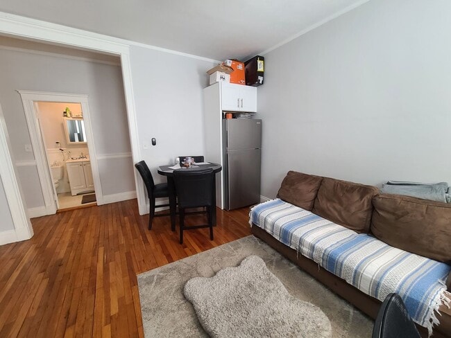 Photo - Renovated - Stainless Appliances - Close to Whole Foods Unidad 4