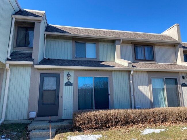 Building Photo - 623 Robin Ct