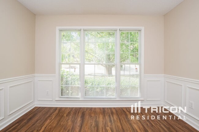 Photo - 1358 Chatley Way