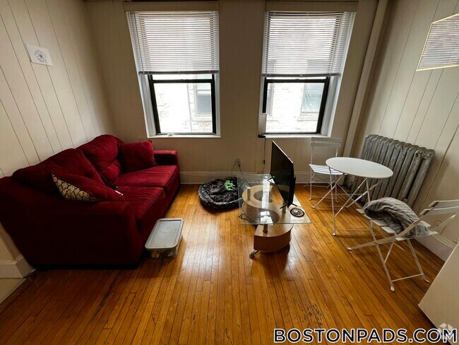 Building Photo - 439 Cambridge St Rental
