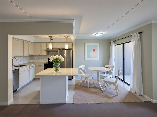 Building Photo - 5756F Village Green Dr Unit F