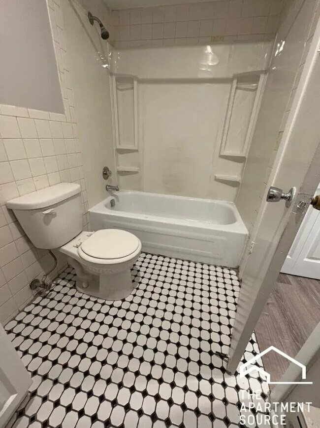 1128 Des Plaines Ave Unit 1128 Des Plaines Avenue