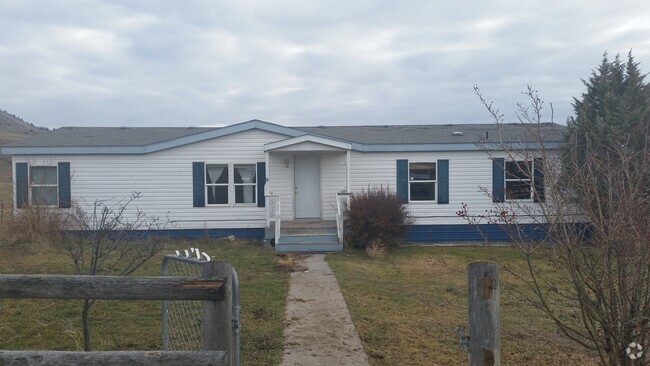 Building Photo - Protor House with fenced yard