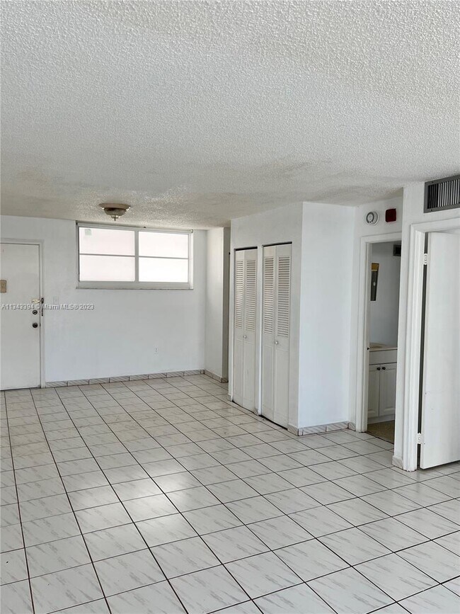 Photo - 1750 James Ave Unidad 7K