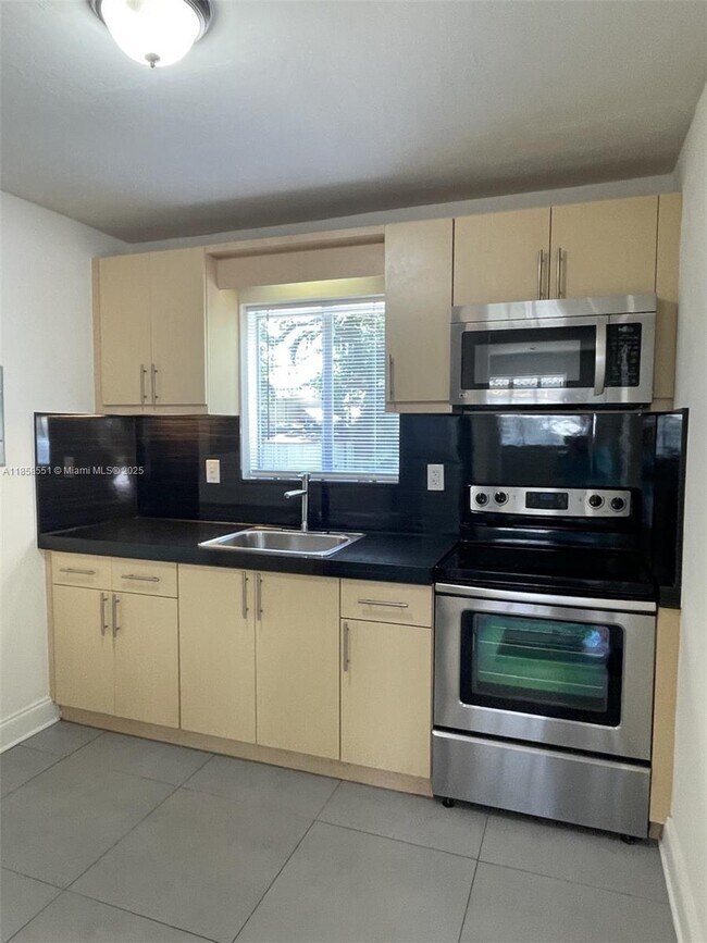 Photo - 500 NE 70th St Unidad 2nd floor
