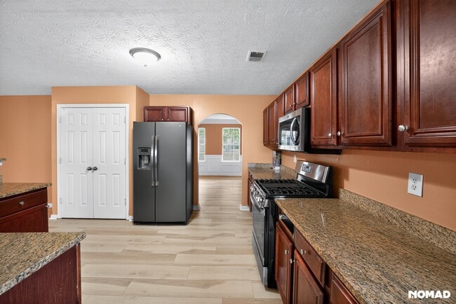 Photo - 395 Lamont Ln