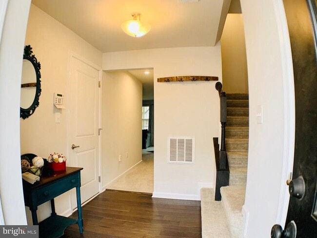 Building Photo - 408 Streamview Dr