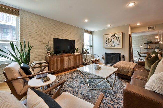 Photo - 636 W Webster Ave