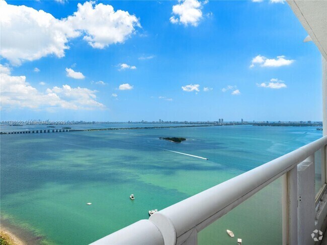 Building Photo - 1717 N Bayshore Dr Unit A3737 Rental