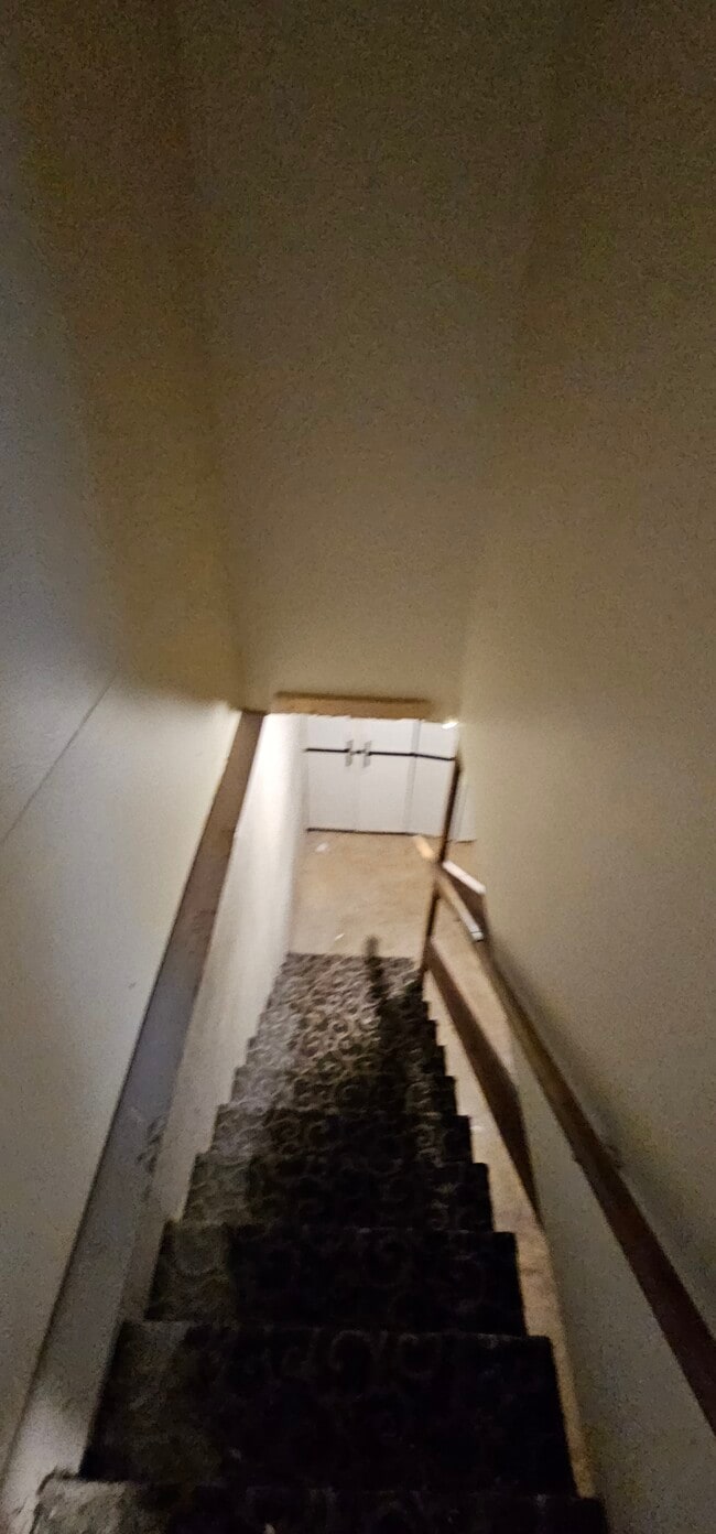 1315 E 123rd Ter