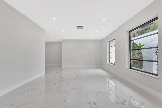 Photo - 10251 NW 39th Ct