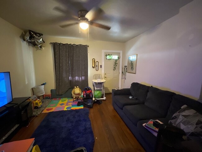 Photo - Well-maintained 2 bed home in Northampton ...