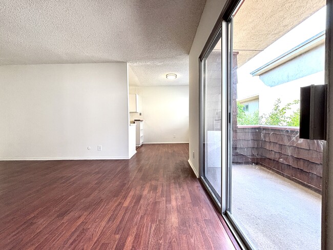 5400 Newcastle Ave Unit 66