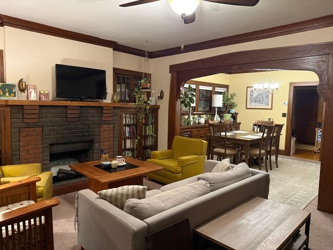 Building Photo - 1895 Portland Ave Unit APT 2