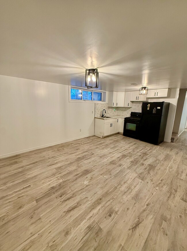 Photo - 4065 Dougall Av