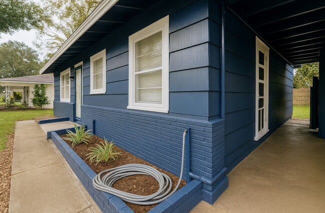 Photo - 502 Breezy Ln