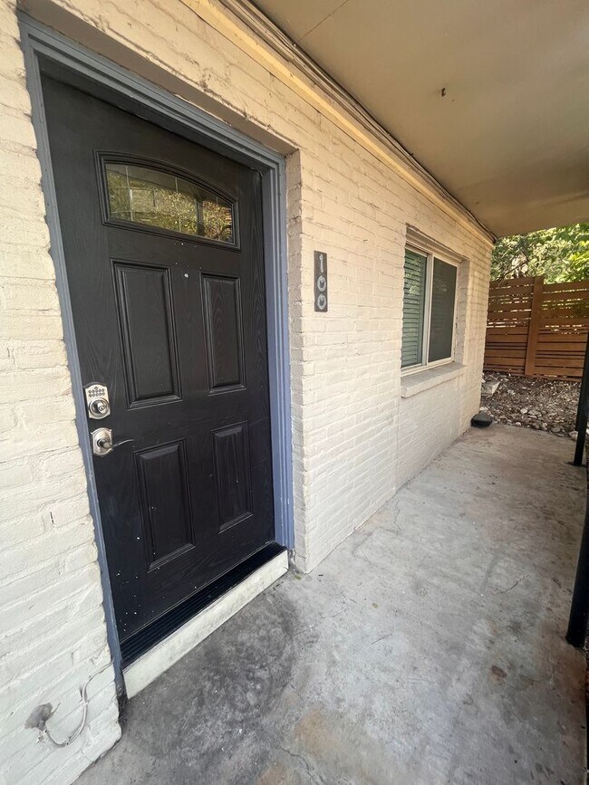 Photo - 2Bed/2Bath Condo in Travis Heights Unit 100