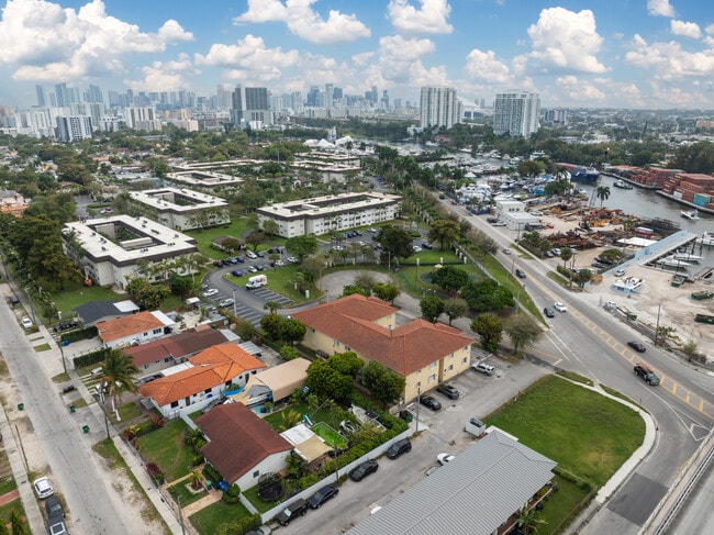 Building Photo - 2185 NW 16th Ter Unit 19 Rental