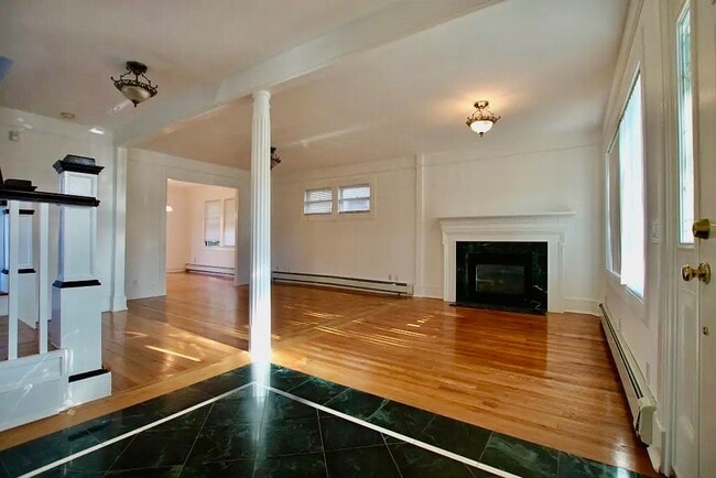 1522 Dwight Pl