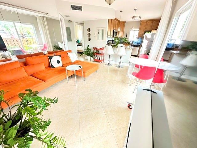 Photo - 410 SW 15th St Unidad 106