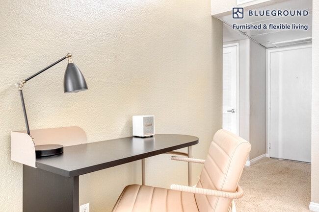 Photo - 1720 N Fuller Ave Unidad FL5-ID851