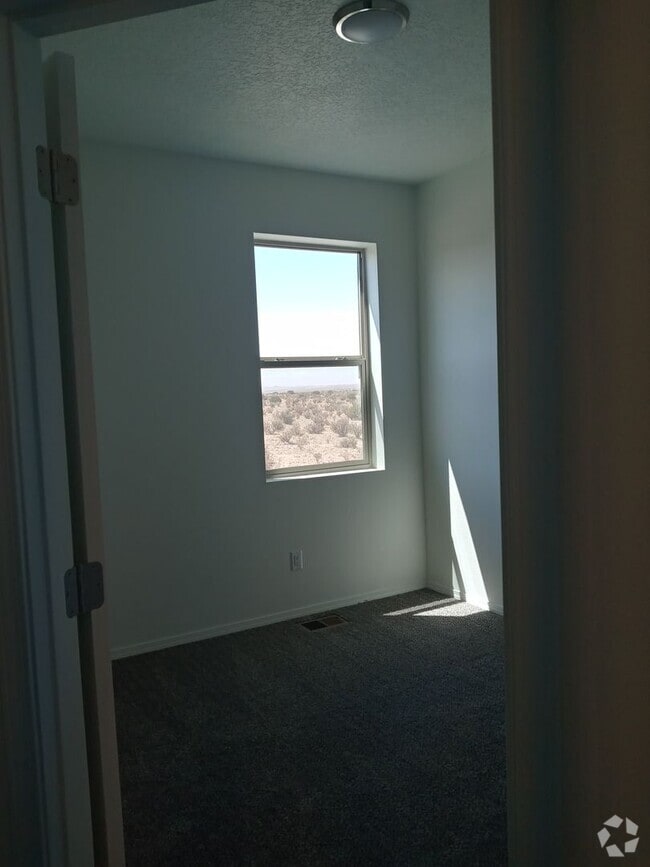 Building Photo - EZEE Commute to Los Alamos or Santa Fe Rental