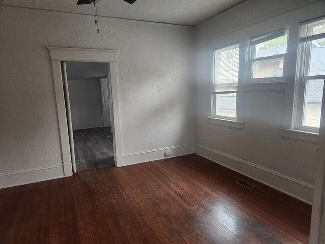 dining room - 703 W Markham Ave