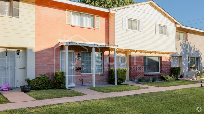 Building Photo - Stylish 2-Bedroom Townhome with in Prime L...