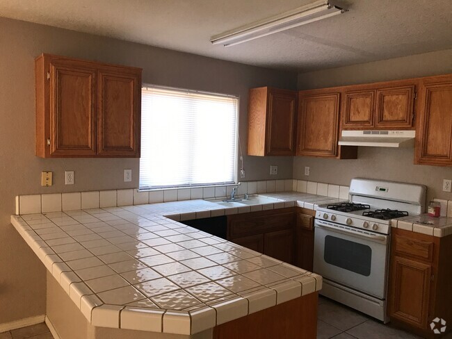 Building Photo - SW-Bakersfield 4bed/2.5bath Rental