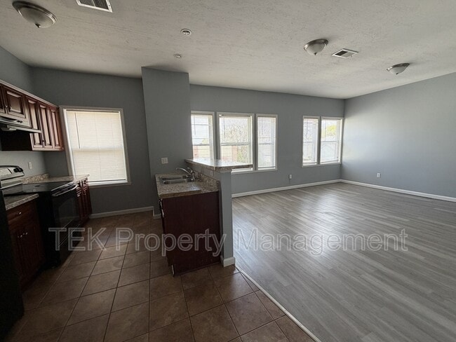 Photo - 751-757 West Main Street